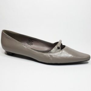 Vera Wang Grey Flats sz 7.5 with 3/4” heel